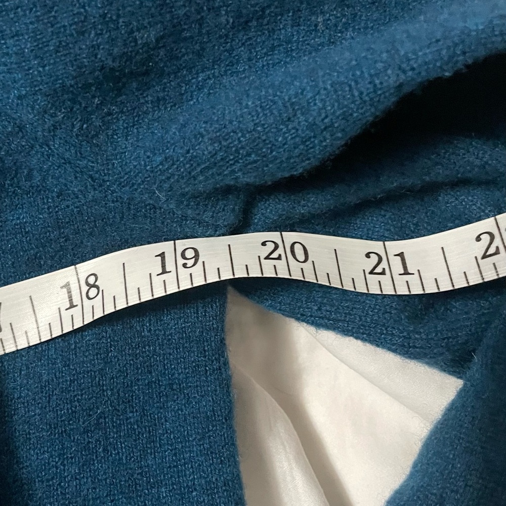 Gorgeous Naadam Peacock Blue Cashmere Sweater size Med - Picture 5 of 5